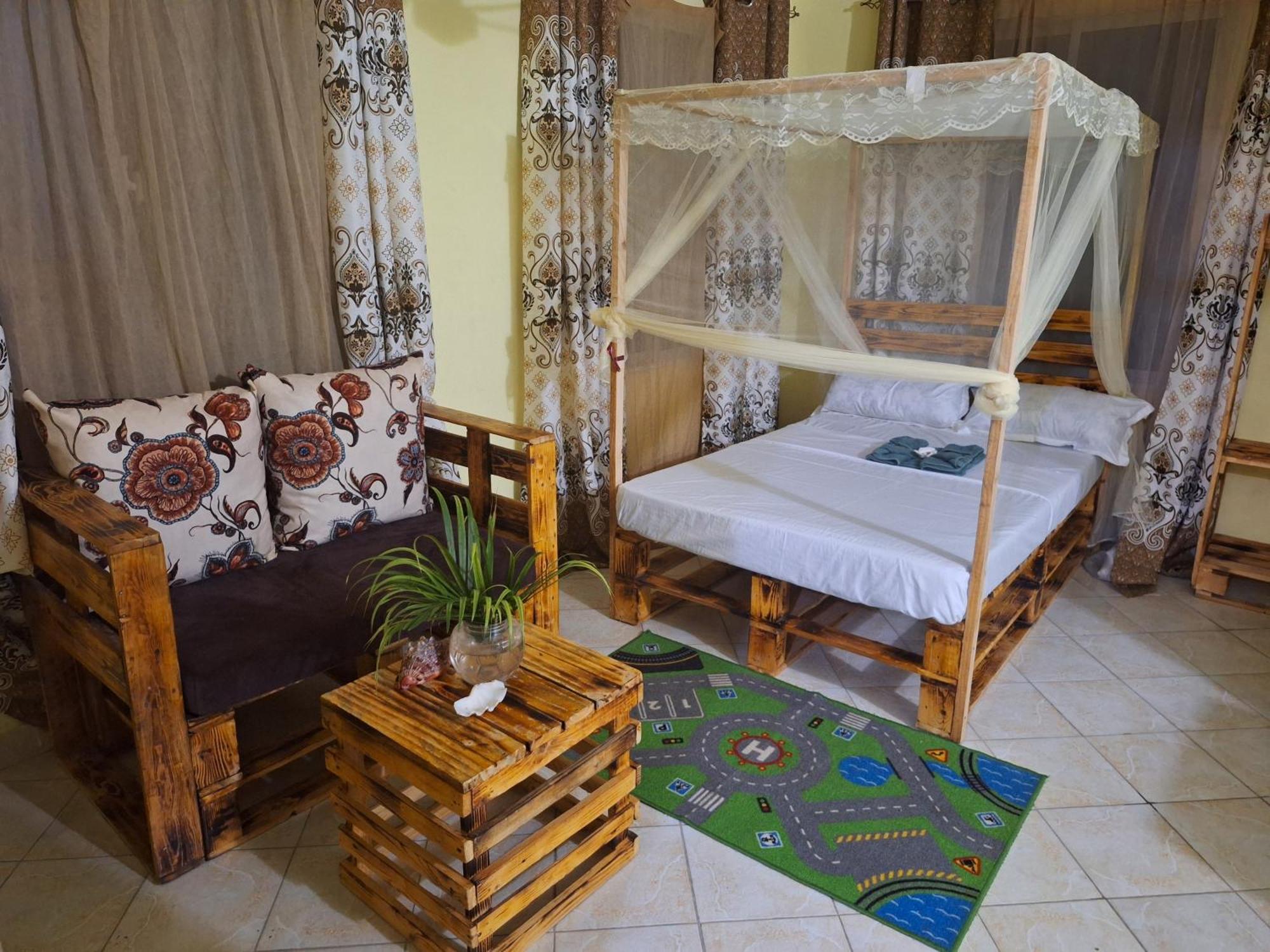 Mount Zion Guest House, Mtwapa Mtomondoni モンバサ エクステリア 写真